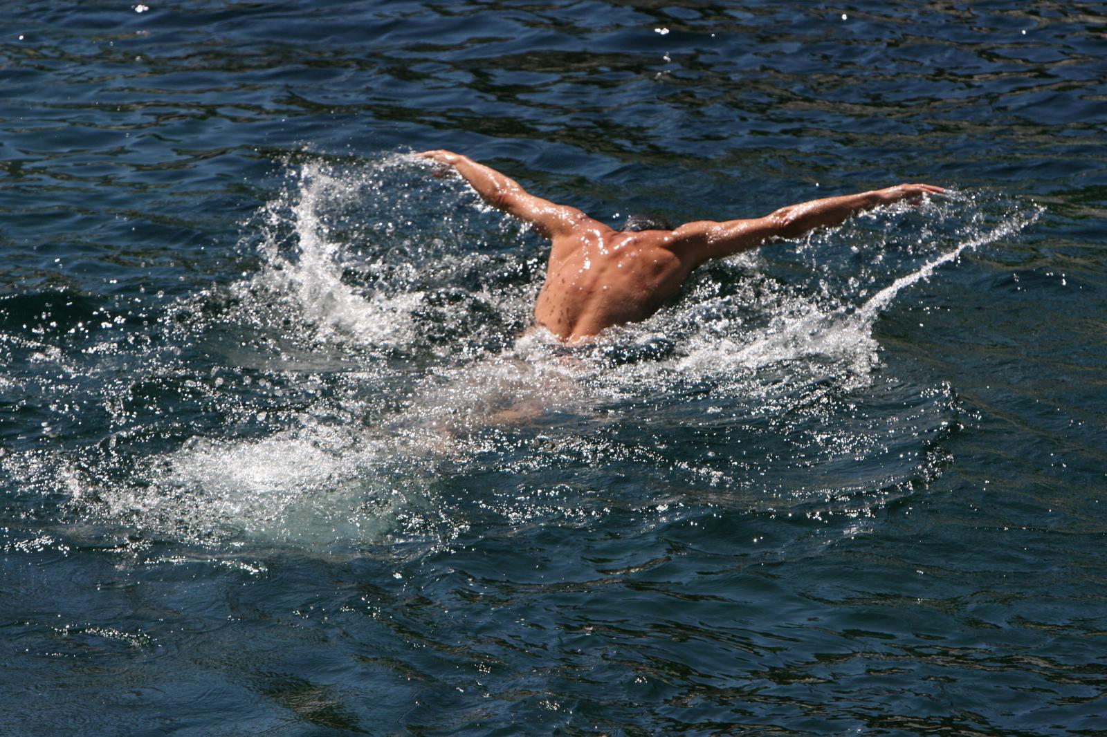 Schwimmen in der Verzasca, der Ort zum Schwimmen mit Glasklarem Wasser